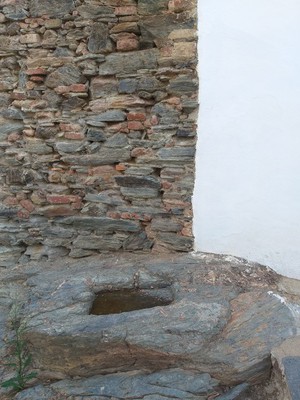 6.3.2 Bebedero ahuecado en piedra